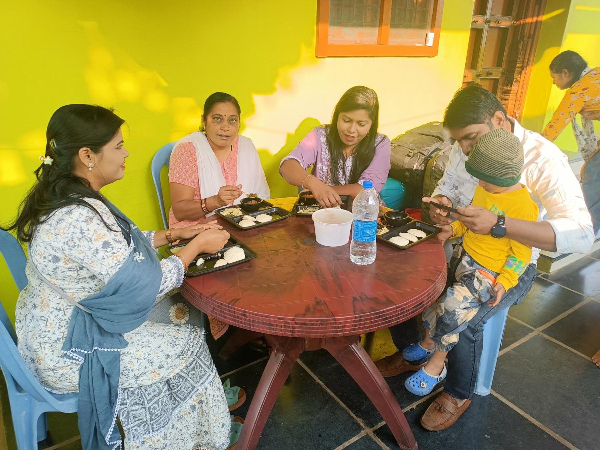 Abhi Homestay Hampi Eksteriør bilde